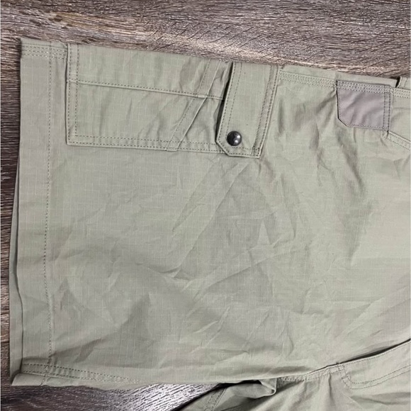 Carhartt Tan Cargo Shorts Durable Outdoor Essential - Picture 5 of 7